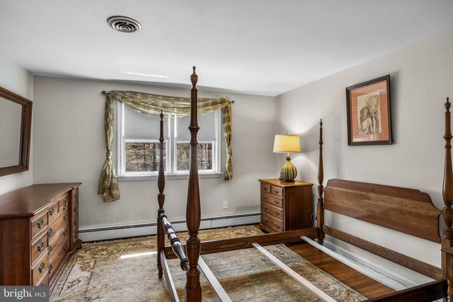 52 WESTBROOK DR, Moorestown, NJ 08057