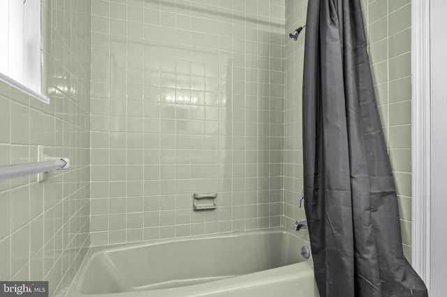 52 WESTBROOK DR, Moorestown, NJ 08057