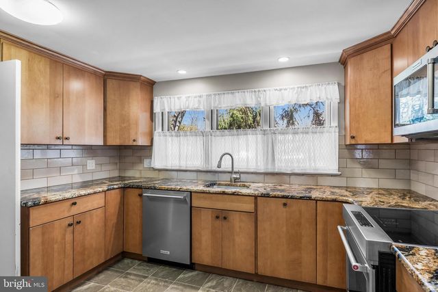 52 WESTBROOK DR, Moorestown, NJ 08057