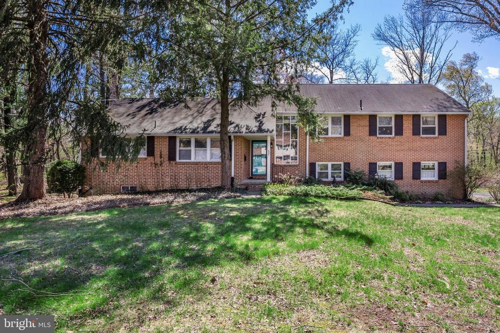 52 WESTBROOK DR, Moorestown, NJ 08057