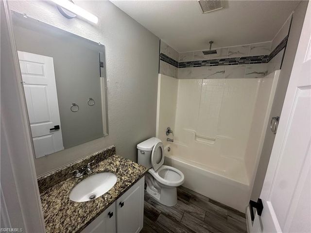 1518 NE 43rd LN, Cape Coral, FL 33909