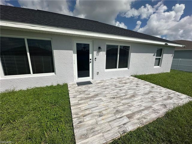 1518 NE 43rd LN, Cape Coral, FL 33909