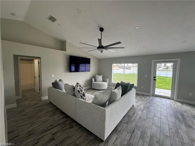 1518 NE 43rd LN, Cape Coral, FL 33909
