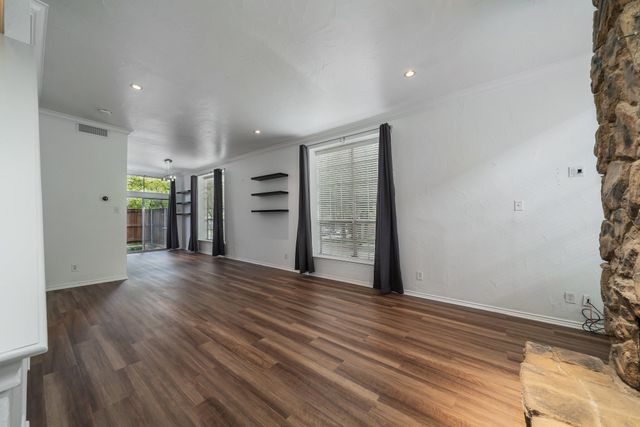 2815 Welborn Street 104, Dallas, TX 75219