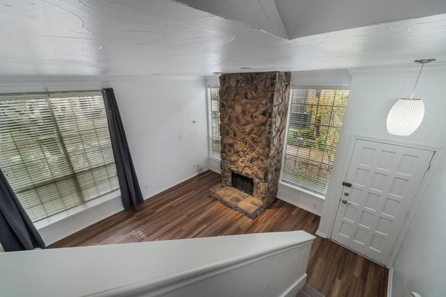 2815 Welborn Street 104, Dallas, TX 75219