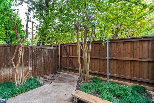 2815 Welborn Street 104, Dallas, TX 75219