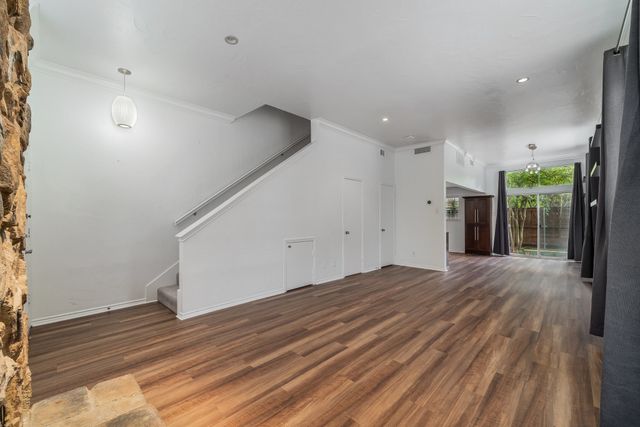 2815 Welborn Street 104, Dallas, TX 75219