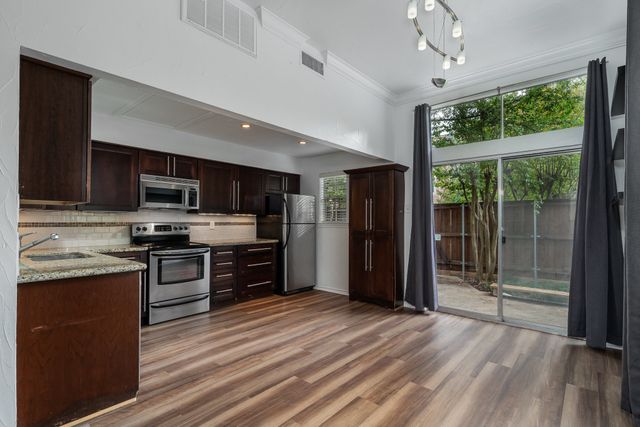 2815 Welborn Street 104, Dallas, TX 75219