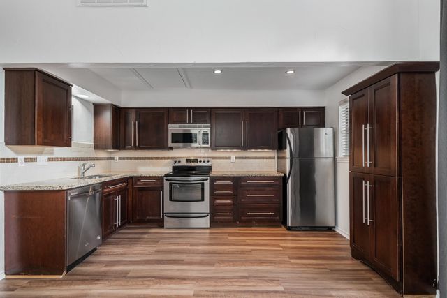 2815 Welborn Street 104, Dallas, TX 75219