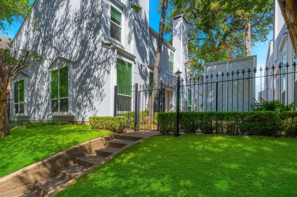 2815 Welborn Street 104, Dallas, TX 75219