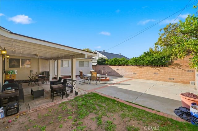 27828 Parkvale, Saugus, CA 91350