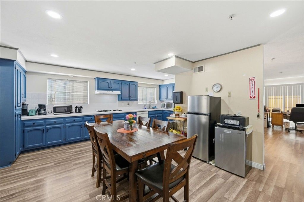 27828 Parkvale, Saugus, CA 91350