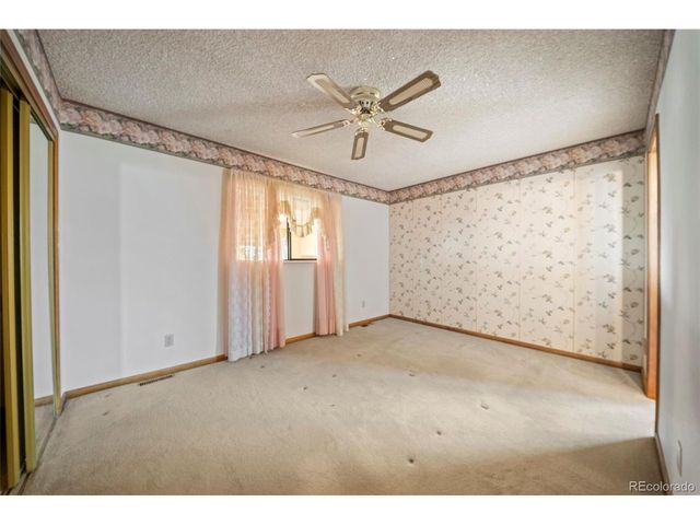 10152 W 70th Dr, Arvada, CO 80004