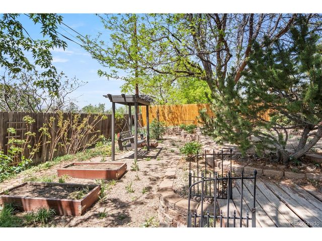 10152 W 70th Dr, Arvada, CO 80004