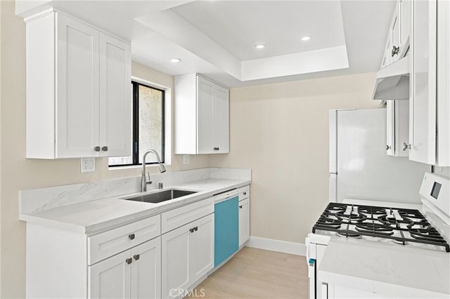 7751 Newman 4, Huntington Beach, CA 92647