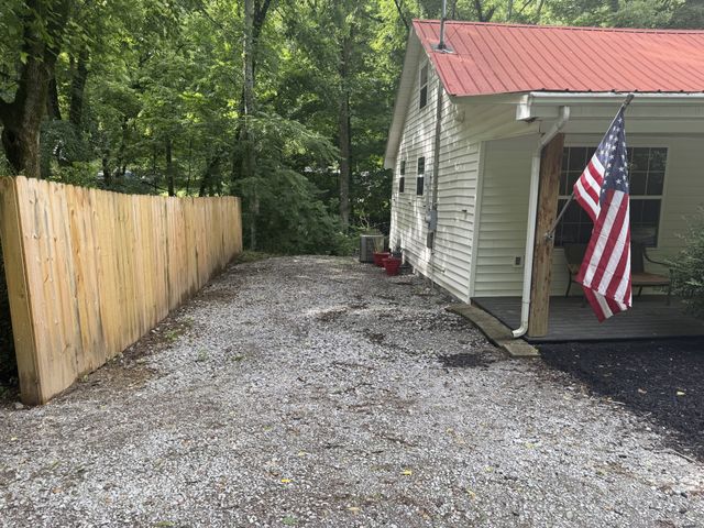 138 Cooper Ln, Smithville, TN 37166