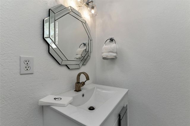 1690 ASSISI DRIVE 12, Sarasota, FL 34231