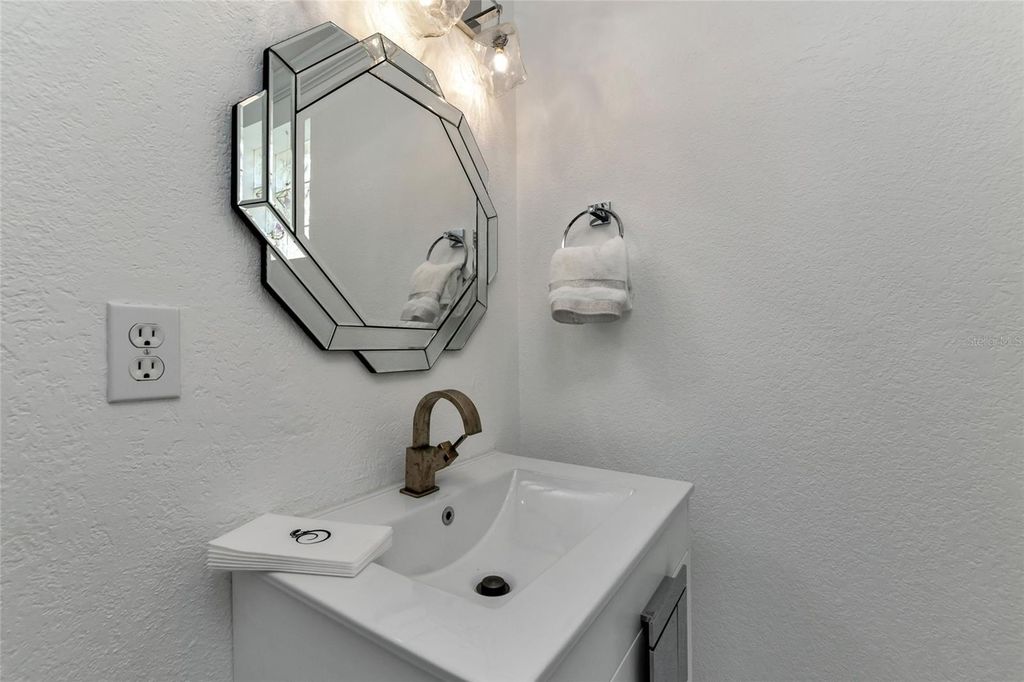 Image 25 of property listing at 1690 ASSISI DRIVE 12, Sarasota, FL 34231