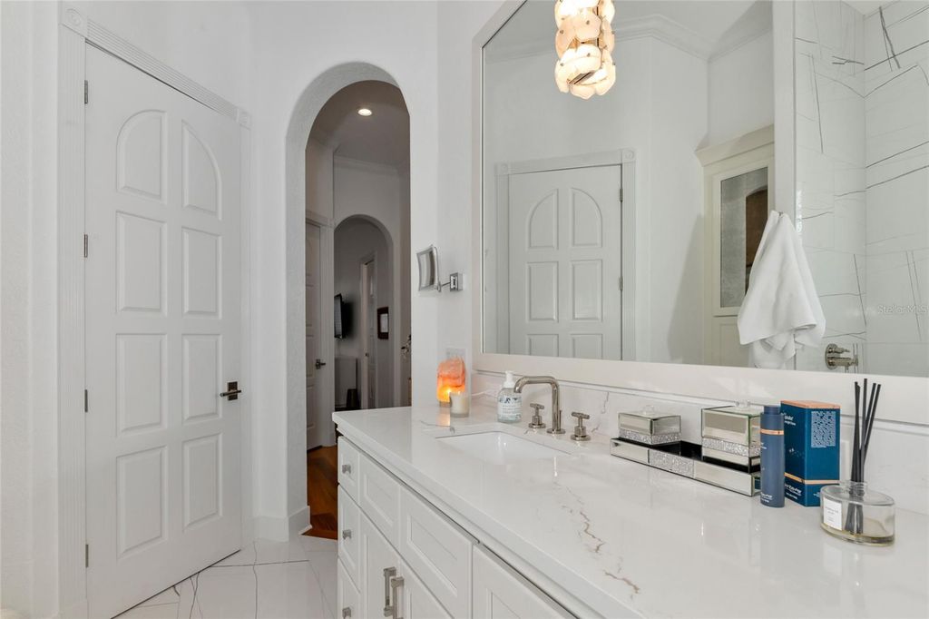 Image 34 of property listing at 1690 ASSISI DRIVE 12, Sarasota, FL 34231