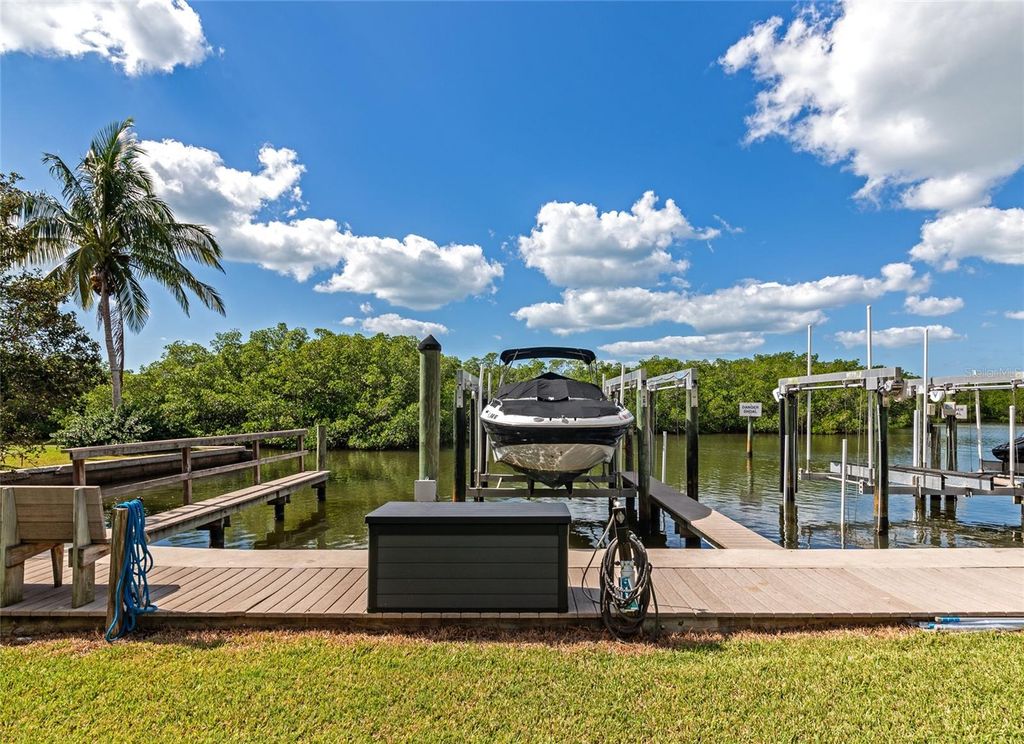 Image 65 of property listing at 1690 ASSISI DRIVE 12, Sarasota, FL 34231