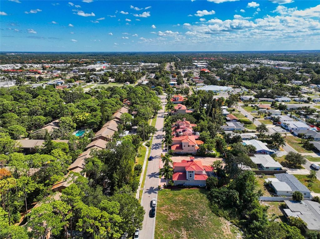 Image 83 of property listing at 1690 ASSISI DRIVE 12, Sarasota, FL 34231