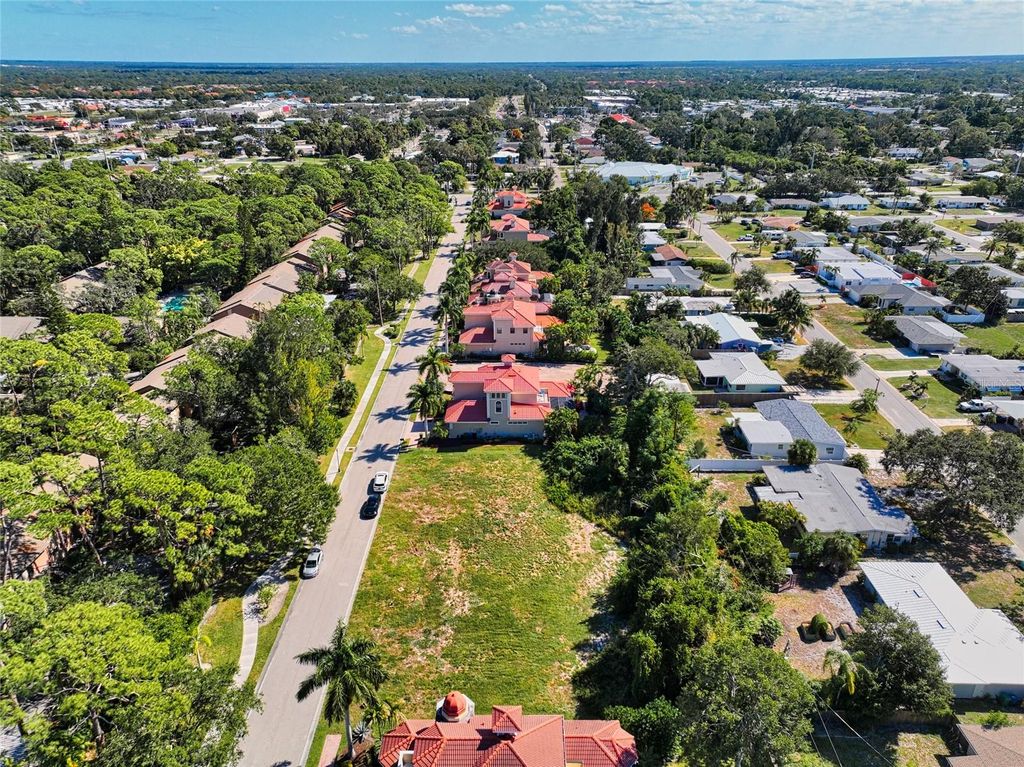 Image 84 of property listing at 1690 ASSISI DRIVE 12, Sarasota, FL 34231