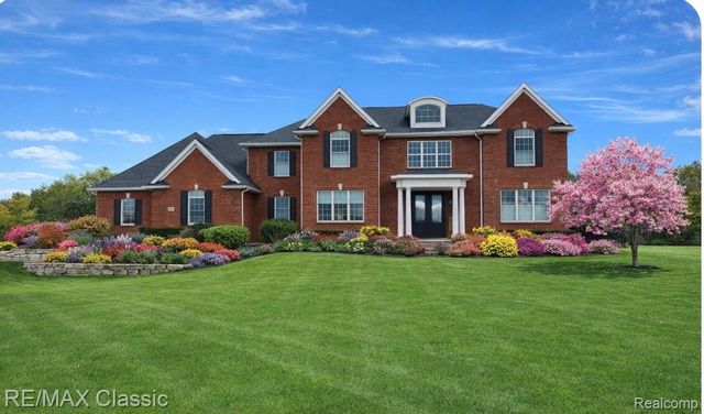 1994 Charles Court, Milford Charter Township, MI 48380