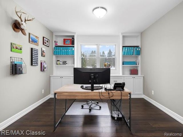 1994 Charles Court, Milford Charter Township, MI 48380