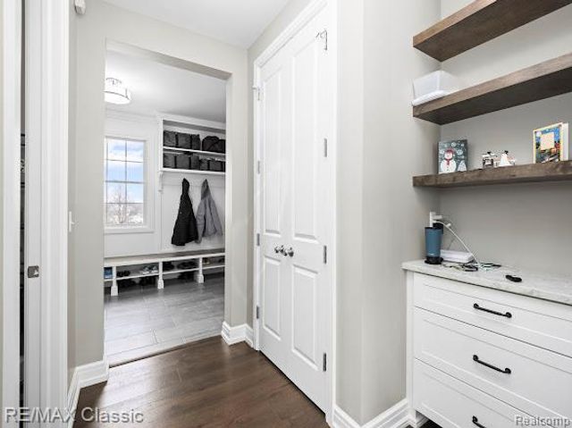 1994 Charles Court, Milford Charter Township, MI 48380