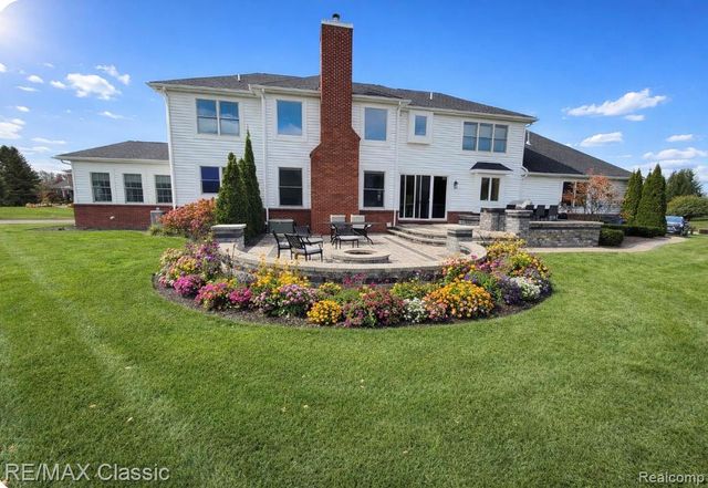 1994 Charles Court, Milford Charter Township, MI 48380