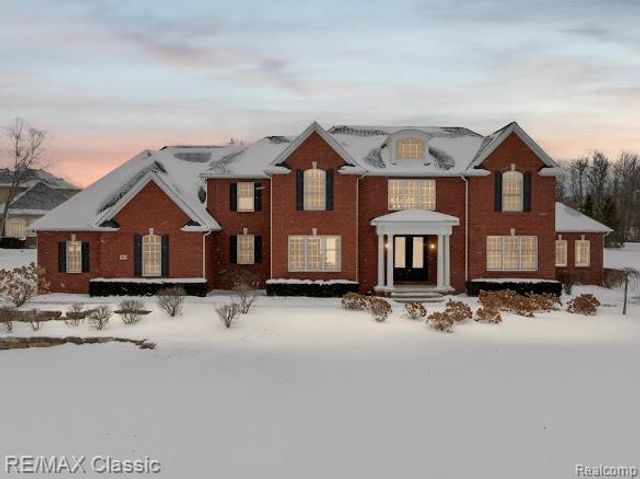 1994 Charles Court, Milford Charter Township, MI 48380