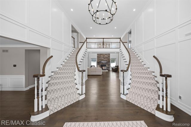 1994 Charles Court, Milford Charter Township, MI 48380