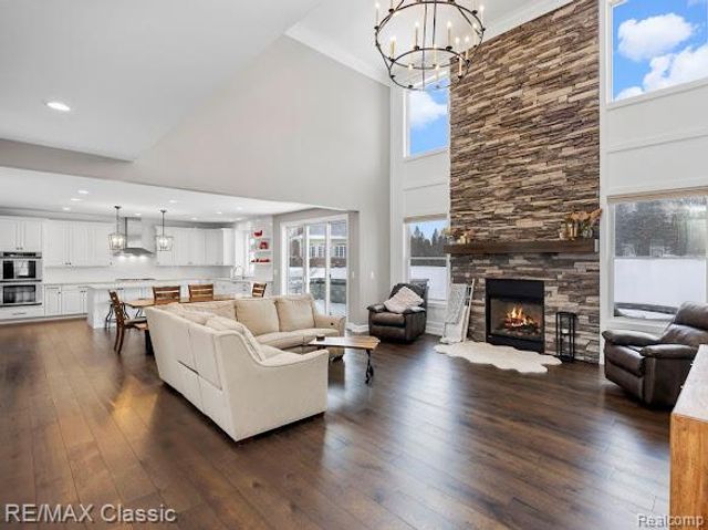 1994 Charles Court, Milford Charter Township, MI 48380