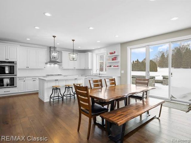 1994 Charles Court, Milford Charter Township, MI 48380