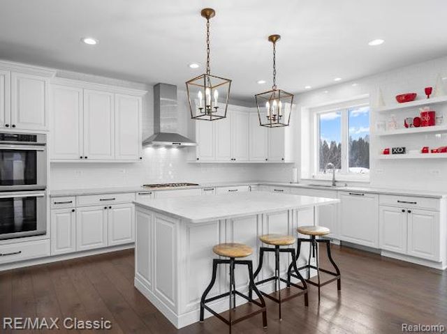 1994 Charles Court, Milford Charter Township, MI 48380