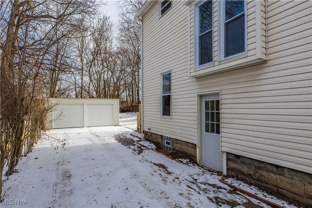 817 Raymond Street, Akron, OH 44307