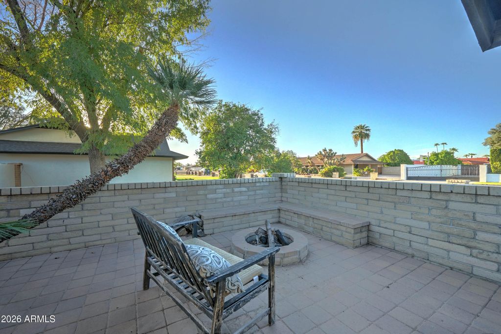 7201 W BLUEFIELD Avenue, Glendale, AZ 85308 — exterior