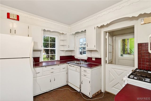 8465 Transit Road, Clarence, NY 14051