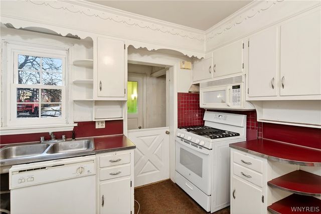 8465 Transit Road, Clarence, NY 14051