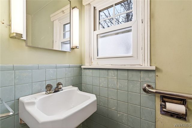 8465 Transit Road, Clarence, NY 14051