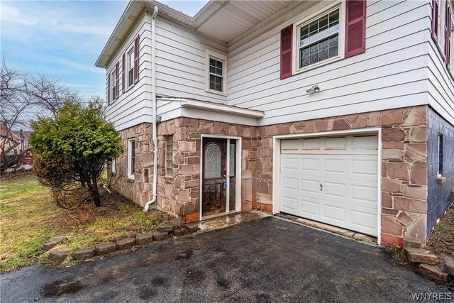 8465 Transit Road, Clarence, NY 14051