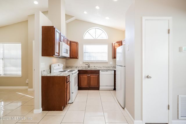 1323 BRANDYWINE Drive B, Orange Park, FL 32065