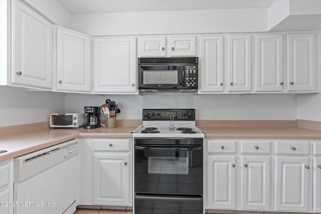 4915 BAYMEADOWS Road 8B, Jacksonville, FL 32217