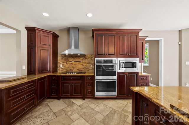 6520 Hollow Oak Drive, Mint Hill, NC 28227