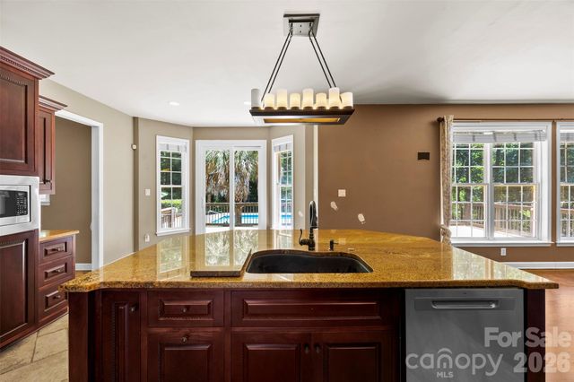 6520 Hollow Oak Drive, Mint Hill, NC 28227