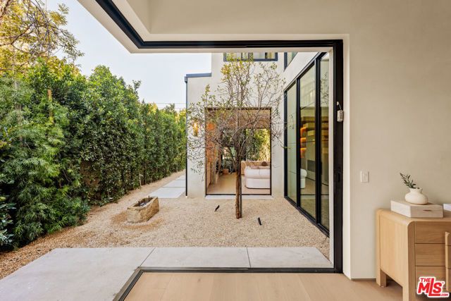 4724 Halbrent Avenue, Sherman Oaks, CA 91403