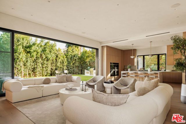4724 Halbrent Avenue, Sherman Oaks, CA 91403