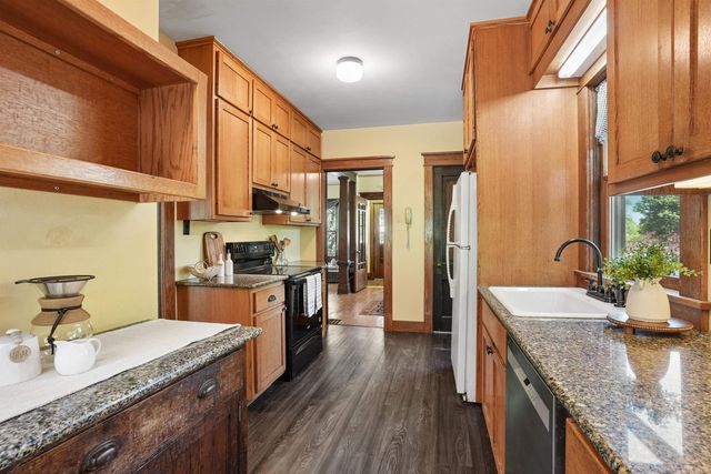 516 W 11th Street, Cedar Falls, IA 50613