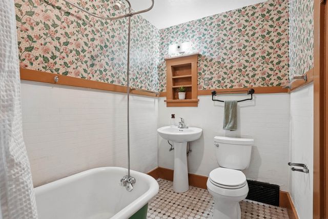 516 W 11th Street, Cedar Falls, IA 50613