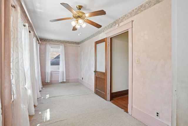 516 W 11th Street, Cedar Falls, IA 50613